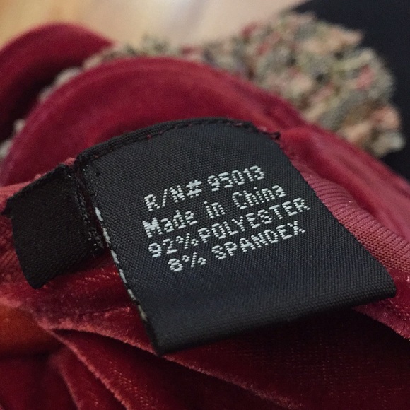 Mechant raspberry stretch velour Vneck/pleats/lace - Picture 6 of 8